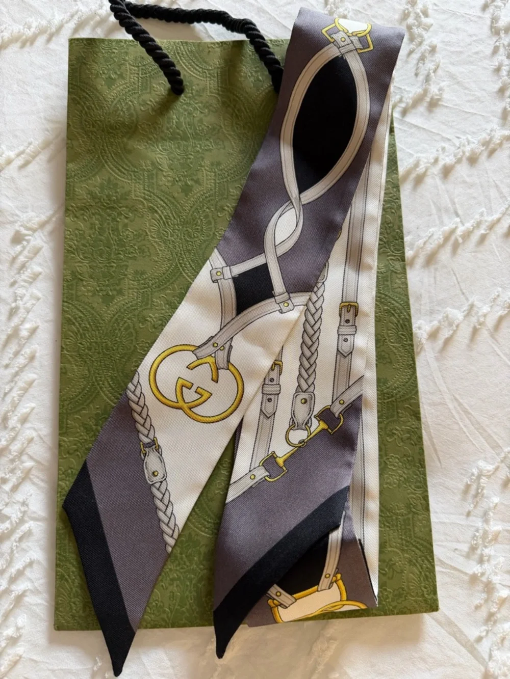 Women’s Gucci silk Twilly Gray, White & Gold Equestrian Print - Picture 6 of 6